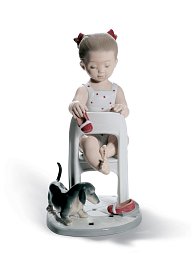 Фарфоровая статуэтка девочки со щенком Fetch My Shoe Lladro 01008524