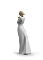 1018218 Lladro A Mother s Embrace фарфоровая фигурка женщины, обнимающей ребёнка — фото 1
