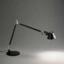 A005940 Artemide Tolomeo настольная лампа с металлическим корпусом и шарнирным механизмом