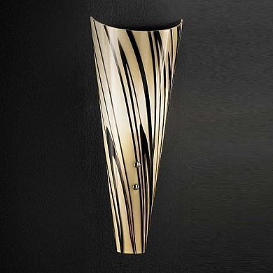 настенное бра с узким плафоном цвета крем