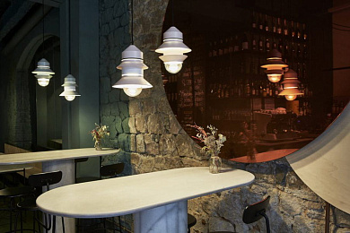 подвесной светильник с цилиндрическим плафоном для уличных пространств