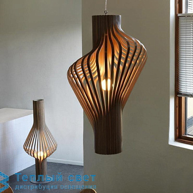 подвесной светильник с деревянным ажурным плафоном скульптурной формы