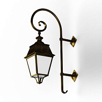 Avenue 4 N° 5; Opal PMMA Built-in LED 3000°K warm white 35W; Gold patina