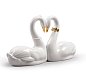 Фарфоровая фигурка двух лебедей для свадебного торта Endless Love Lladro, золотой люстр 01009304 — фото 1