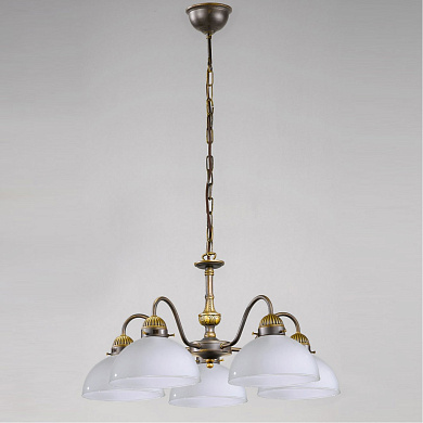 люстра с пятью плафонами в классическом стиле