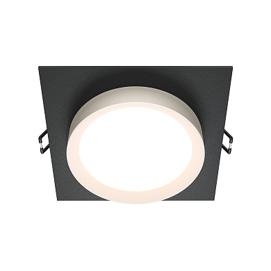 встраиваемый потолочный светильник черного цвета с белым рассеивателем