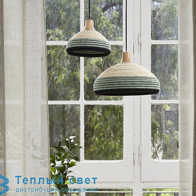 подвесной светильник с куполообразным абажуром из ротанга