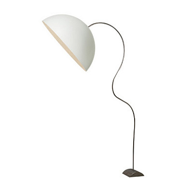 напольный светильник с широким купольным абажуром на изогнутой стойке