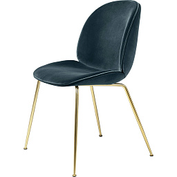 10041644 GUBI The GamFratesi Collection обеденный стул с мягкой обивкой из ткани синего цвета и латунными ножками