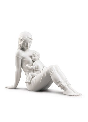 Фарфоровая статуэтка матери с сыном A Mother's Love Lladro, белая матовая 01009337