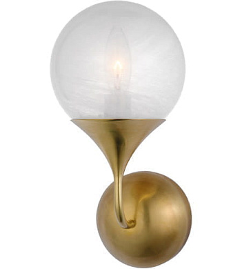 настенное бра с шарообразным плафоном из стекла и латунным основанием под старину