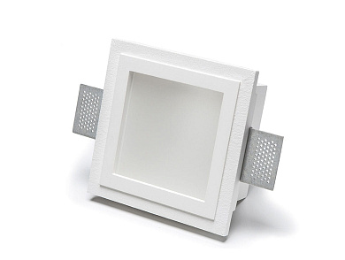 встраиваемый потолочный светильник с квадратным корпусом и утопленным рассеивателем