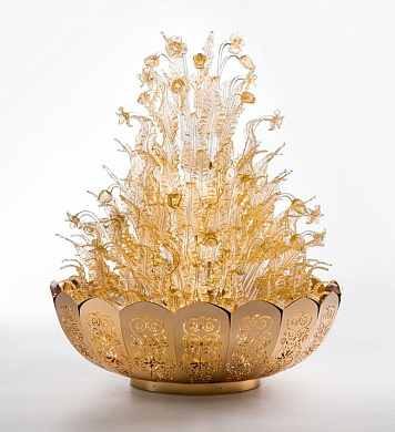 напольный светильник с декоративной чашей и стеклянными элементами в виде листьев