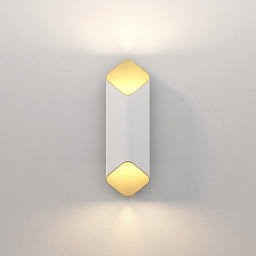 1481003 Astro lighting Ako настенный светильник с угловым корпусом белый с золотом