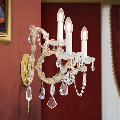 трёхрожковое настенное бра с декоративными вставками и подвесками