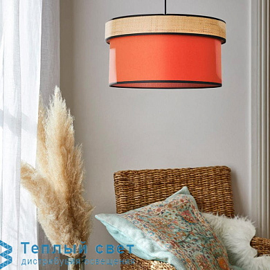 подвесной светильник с тканевым абажуром в красных тонах