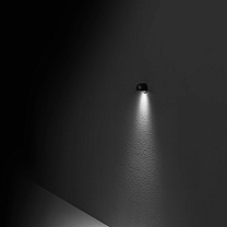 встраиваемый в стену светильник с углом освещения 12°, для акцентной подсветки архитектурных деталей