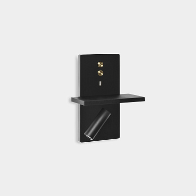 настенный светильник с черной полкой и USB-портом