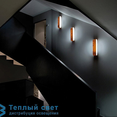 настенный светильник с двумя плафонами бежевого оттенка