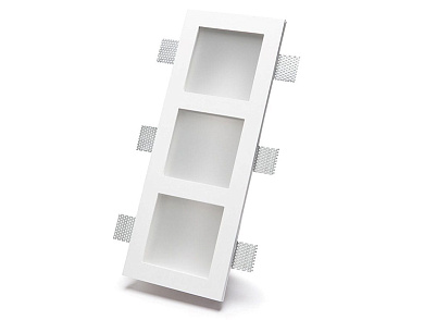 встраиваемый светильник прямоугольной формы с четырьмя секциями под источники света