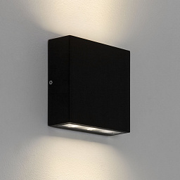 настенный светильник прямоугольной формы с нижним световым потоком чёрный IP54