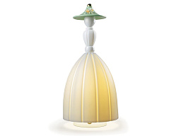 01023662 Lladro Mademoiselle Фарфоровая настольная лампа ручной работы