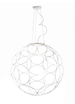 подвесной светильник белого цвета с ажурным металлическим каркасом