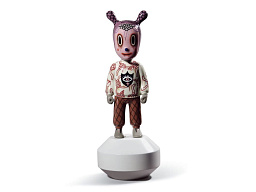 01007890 Lladro The Guest фарфоровая фигурка персонажа в красном наряде