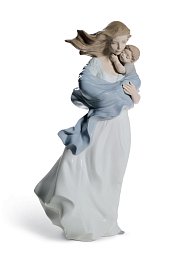 Фарфоровая статуэтка матери с сыном Loving Touch Lladro 01008519