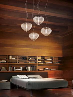 подвесной светильник с шаровыми плафонами из матового стекла