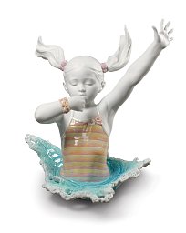 Фарфоровая статуэтка девочки, входящей в воду There I Go! Lladro 01009194