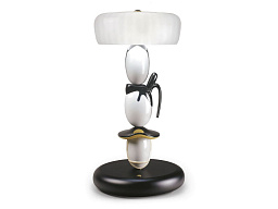 01017246 Lladro Hairstyle настольная лампа с основанием из муранского стекла и белым абажуром