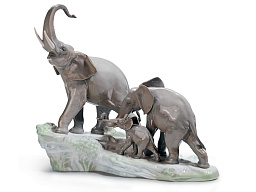 1001150 Lladro Elephants Walking фарфоровая композиция слонов, идущих по линии