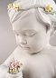 Фарфоровая статуэтка ангела-херувима с цветами Celestial Angel Lladro 01009532 — фото 2