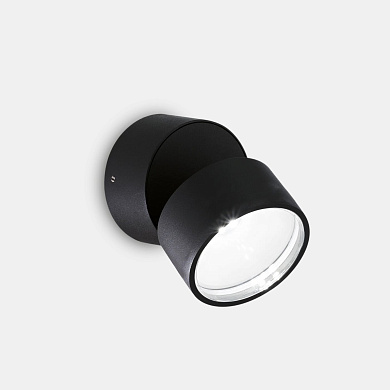 уличный настенный светильник черного цвета с цилиндрическим корпусом