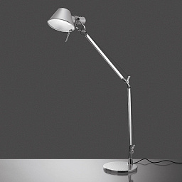 1530050A Artemide Tolomeo настольная лампа с регулируемым металлическим корпусом и направленным светом