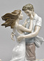 1008473 Lladro The Thrill Of Love фарфоровая статуэтка целующейся пары — фото 3