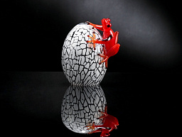 SMALL EGG WITH FROG Стеклянный декоративный предмет VGnewtrend