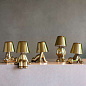 43001SM Qeeboo Golden Brothers Sam портативный настольный светильник с тач-диммером глянцевый золотой — фото 5