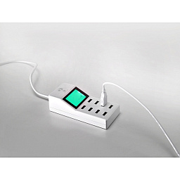 зарядное устройство с восемью USB-портами белого цвета