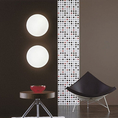 настенно-потолочный светильник с круглыми плафонами из матового стекла