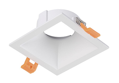 встраиваемый потолочный светильник квадратного формата с белым ободом