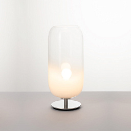 1408020A Artemide Gople настольная лампа с вытянутым полупрозрачным плафоном на металлическом основании
