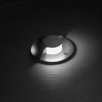 встраиваемый в грунт светильник с направленным углом 180°, подходит для декоративной подсветки зданий