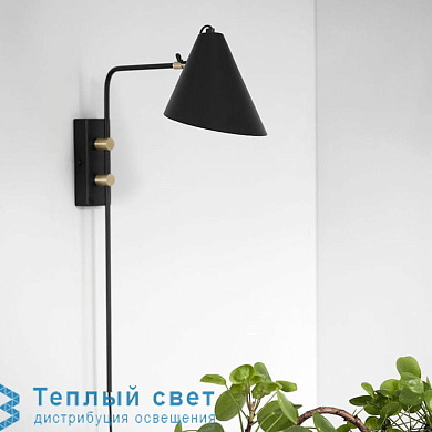 настенный светильник с поворотным абажуром на длинном кронштейне