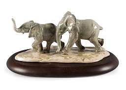Фарфоровая статуэтка пары слонов Following The Path Lladro 01009390