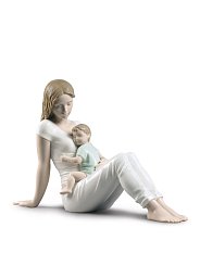Фарфоровая статуэтка матери с сыном A Mother's Love Lladro 01009336