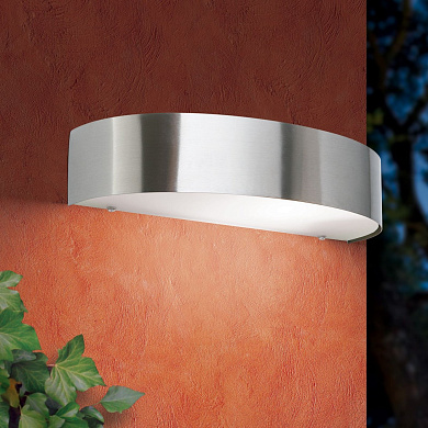 уличный настенный светильник с округлым металлическим корпусом из нержавеющей стали