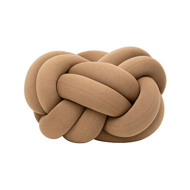 2682-0500 Knot Design House Stockholm Большая декоративная подушка-узел верблюжьего оттенка
