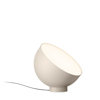 настольная лампа в молочном оттенке